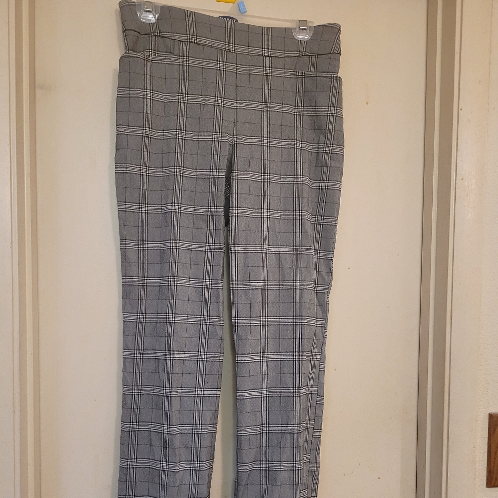 Time and Tru Glen plaid black and white stretch dress pants, size M 8-10